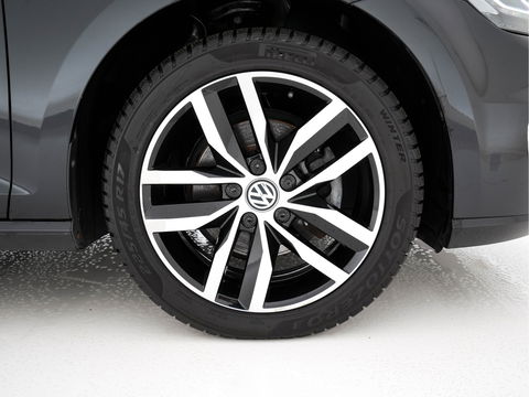 Volkswagen e-Golf E-DITION Aut. *HEAT-PUMP | ADAPTIVE-CRUISE | FULL-LED | DAB+ | NAVI-FULLMAP | CARPLAY | HEATED-COMFORTSEATS | ECC | CCS-FASTLOADER | PARKPILOT | CARPLAY | 17''ALU*