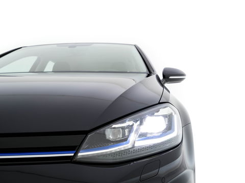 Volkswagen e-Golf E-DITION Aut. *HEAT-PUMP | ADAPTIVE-CRUISE | FULL-LED | DAB+ | NAVI-FULLMAP | CARPLAY | HEATED-COMFORTSEATS | ECC | CCS-FASTLOADER | PARKPILOT | CARPLAY | 17''ALU*