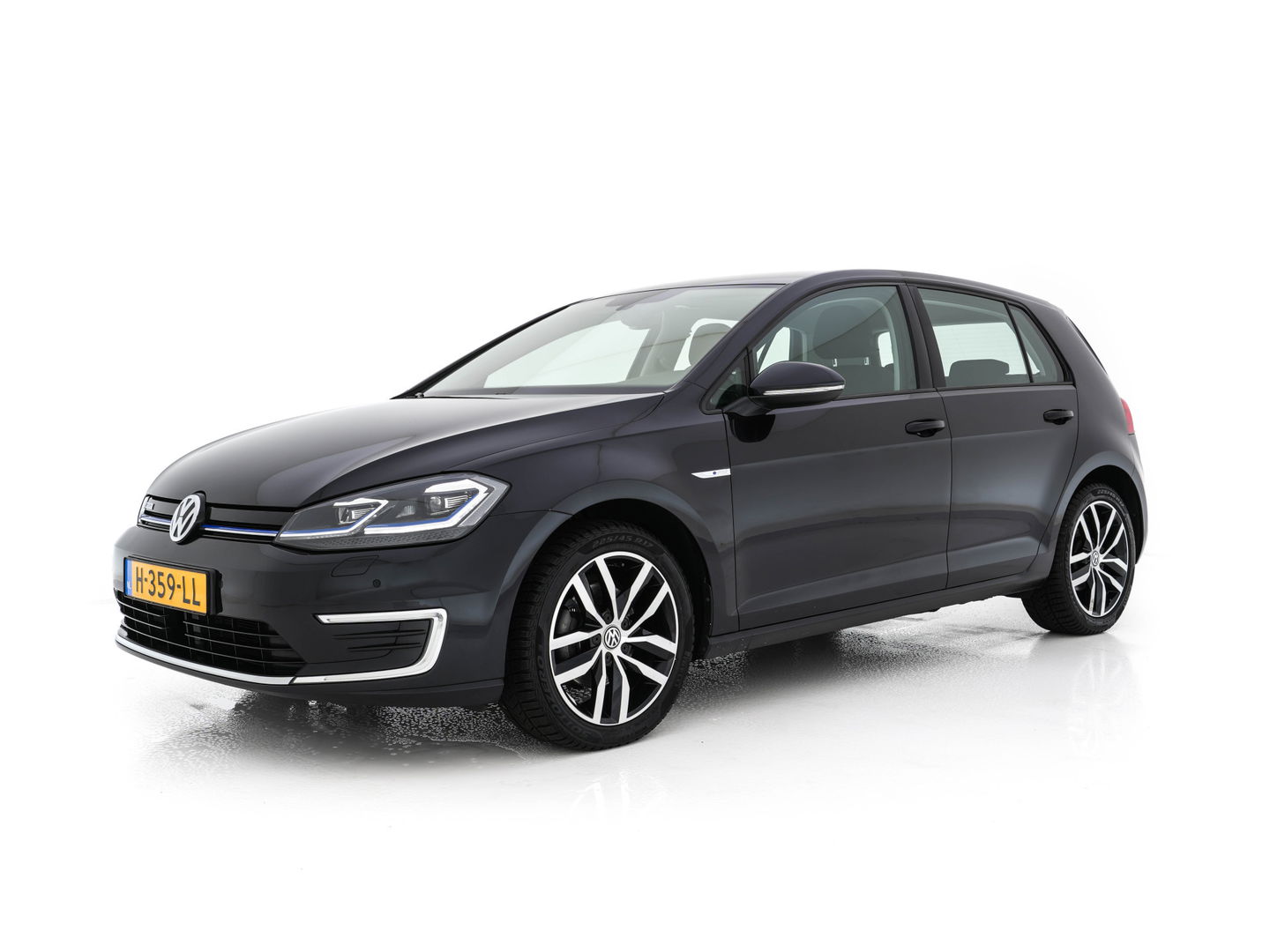 Volkswagen e-Golf E-DITION Aut. *HEAT-PUMP | ADAPTIVE-CRUISE | FULL-LED | DAB+ | NAVI-FULLMAP | CARPLAY | HEATED-COMFORTSEATS | ECC | CCS-FASTLOADER | PARKPILOT | CARPLAY | 17''ALU*