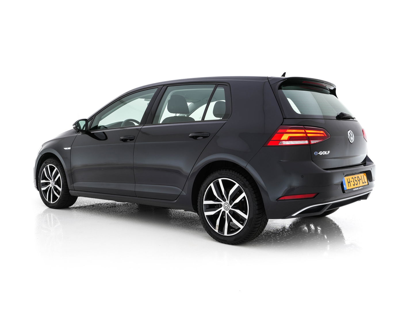 Volkswagen e-Golf E-DITION Aut. *HEAT-PUMP | ADAPTIVE-CRUISE | FULL-LED | DAB+ | NAVI-FULLMAP | CARPLAY | HEATED-COMFORTSEATS | ECC | CCS-FASTLOADER | PARKPILOT | CARPLAY | 17''ALU*