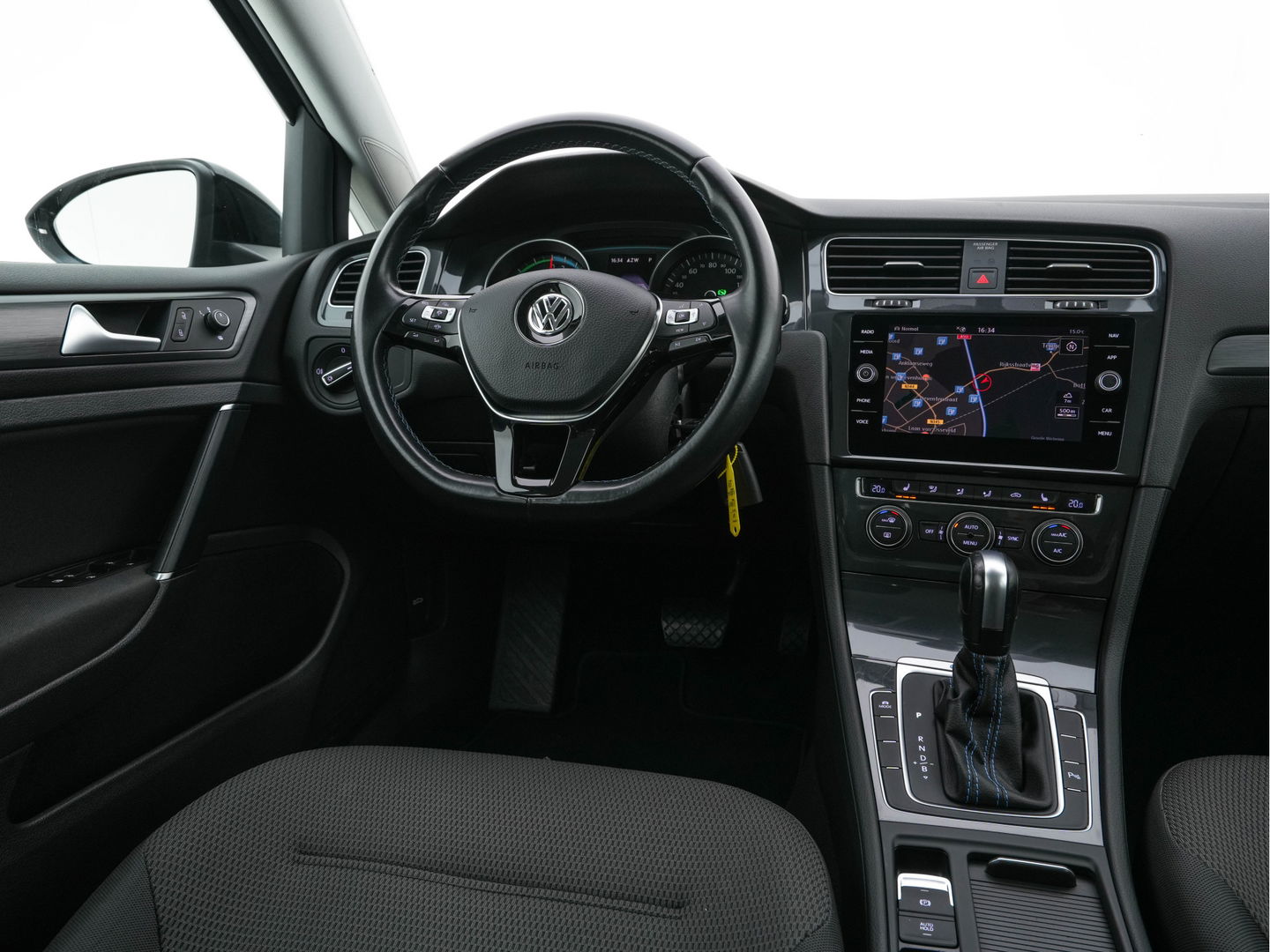 Volkswagen e-Golf E-DITION Aut. *HEAT-PUMP | ADAPTIVE-CRUISE | FULL-LED | DAB+ | NAVI-FULLMAP | CARPLAY | HEATED-COMFORTSEATS | ECC | CCS-FASTLOADER | PARKPILOT | CARPLAY | 17''ALU*