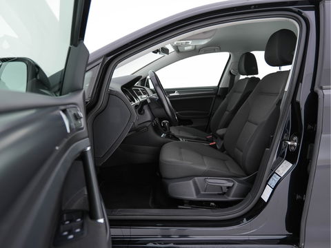 Volkswagen e-Golf E-DITION Aut. *HEAT-PUMP | ADAPTIVE-CRUISE | FULL-LED | DAB+ | NAVI-FULLMAP | CARPLAY | HEATED-COMFORTSEATS | ECC | CCS-FASTLOADER | PARKPILOT | CARPLAY | 17''ALU*