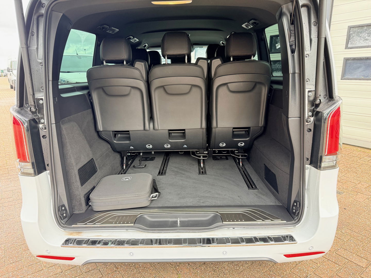 Mercedes-Benz EQV 300 L2 90kWh 8 Zits Leder - Veel Opties - AMG Style