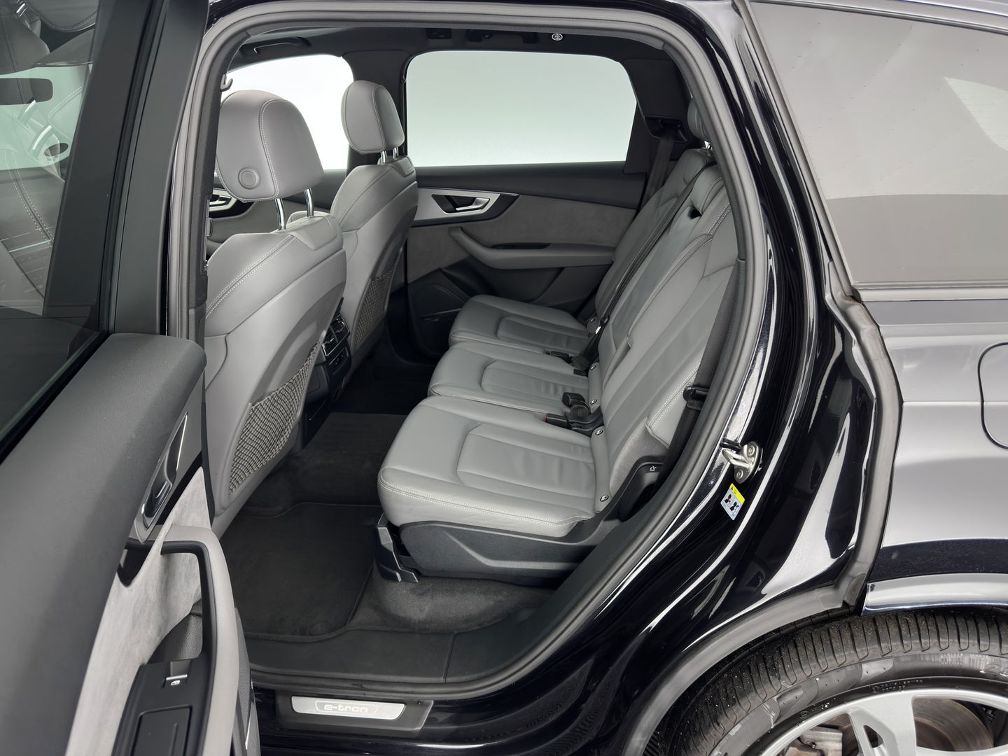 Audi Q7 3.0 TDI e-tron quattro Sport Aut. *PANO | LUXURY-LEATHER | FULL-LED | BOSE-SOUND | MEMORY-PACK | DIGI-COCKPIT | CAMERA | HEATED-COMFORTSEATS | AMBIENT-LIGHT | NAVI-FULLMAP | PRIVACY-GLASS | SHIFT-PADDLES | TOWBAR | 21''A