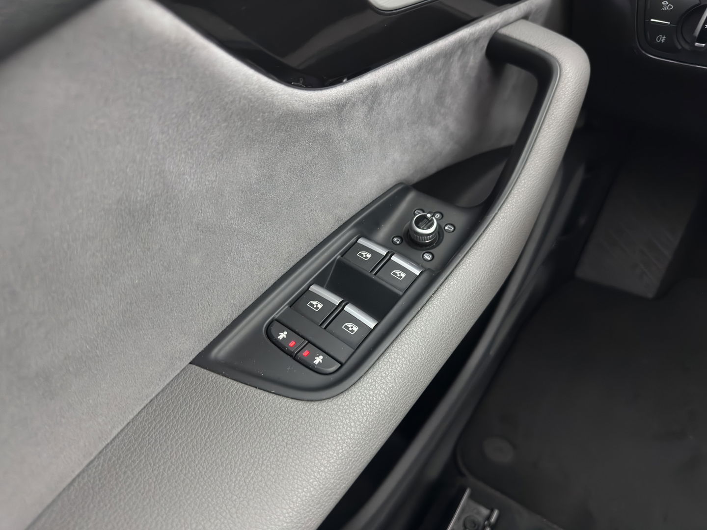 Audi Q7 3.0 TDI e-tron quattro Sport Aut. *PANO | LUXURY-LEATHER | FULL-LED | BOSE-SOUND | MEMORY-PACK | DIGI-COCKPIT | CAMERA | HEATED-COMFORTSEATS | AMBIENT-LIGHT | NAVI-FULLMAP | PRIVACY-GLASS | SHIFT-PADDLES | TOWBAR | 21''A