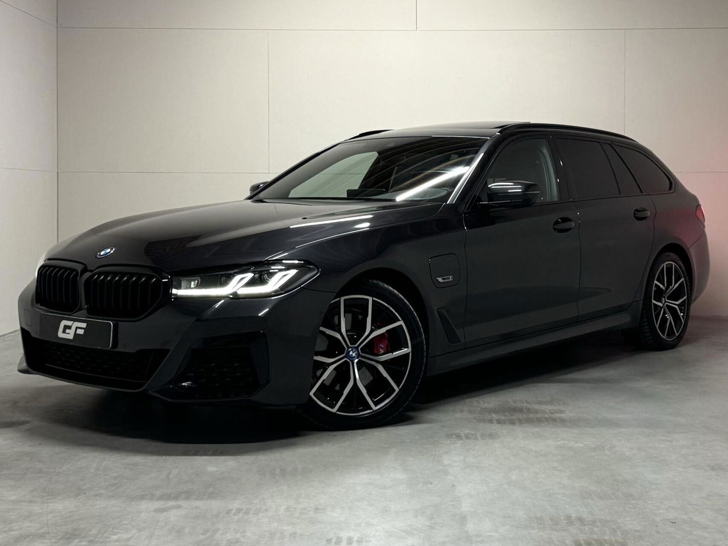 BMW 5 Serie Touring 530e M-Sport Pano Sfeer Leder Carplay Trekh.