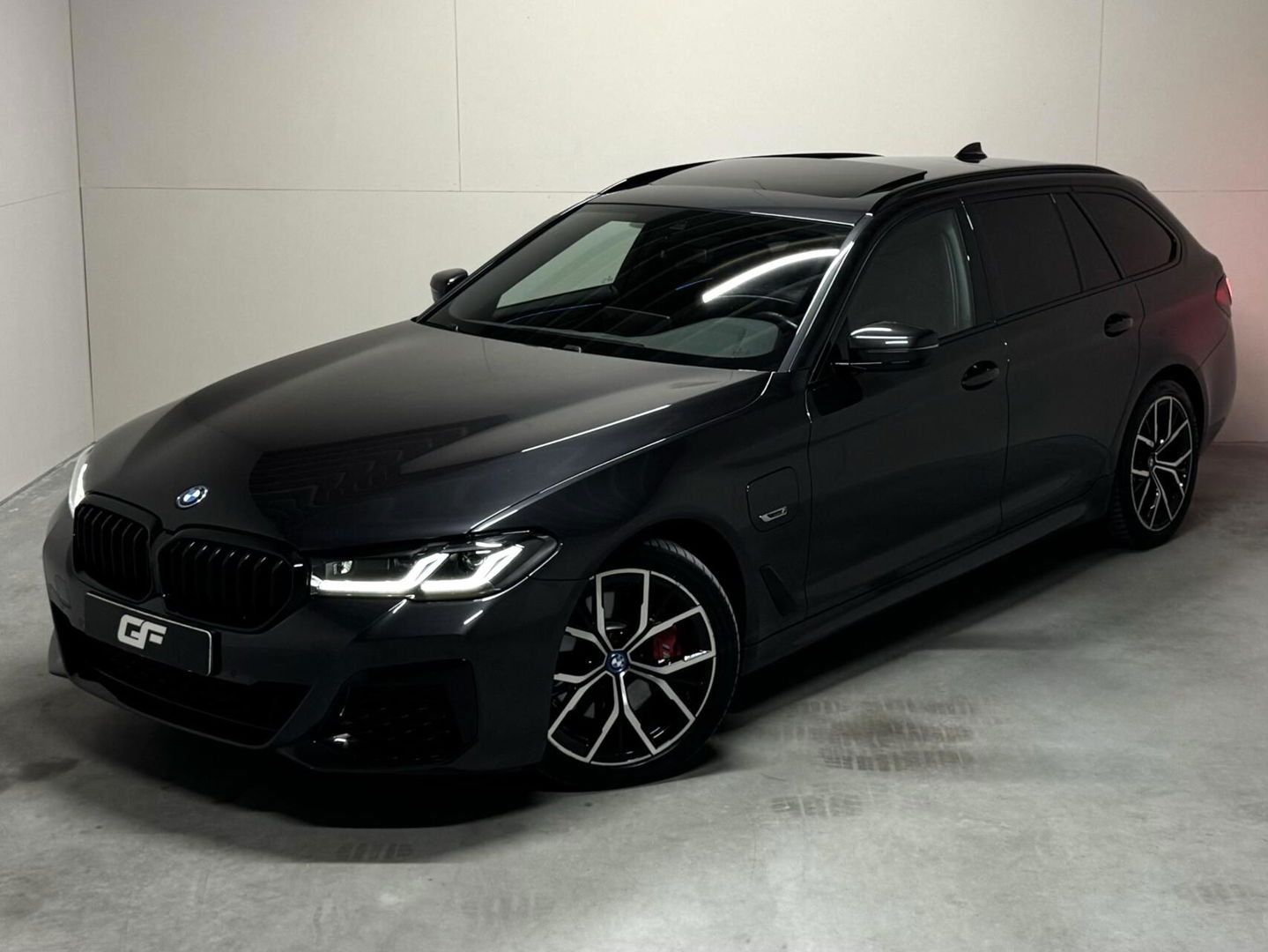 BMW 5 Serie Touring 530e M-Sport Pano Sfeer Leder Carplay Trekh.