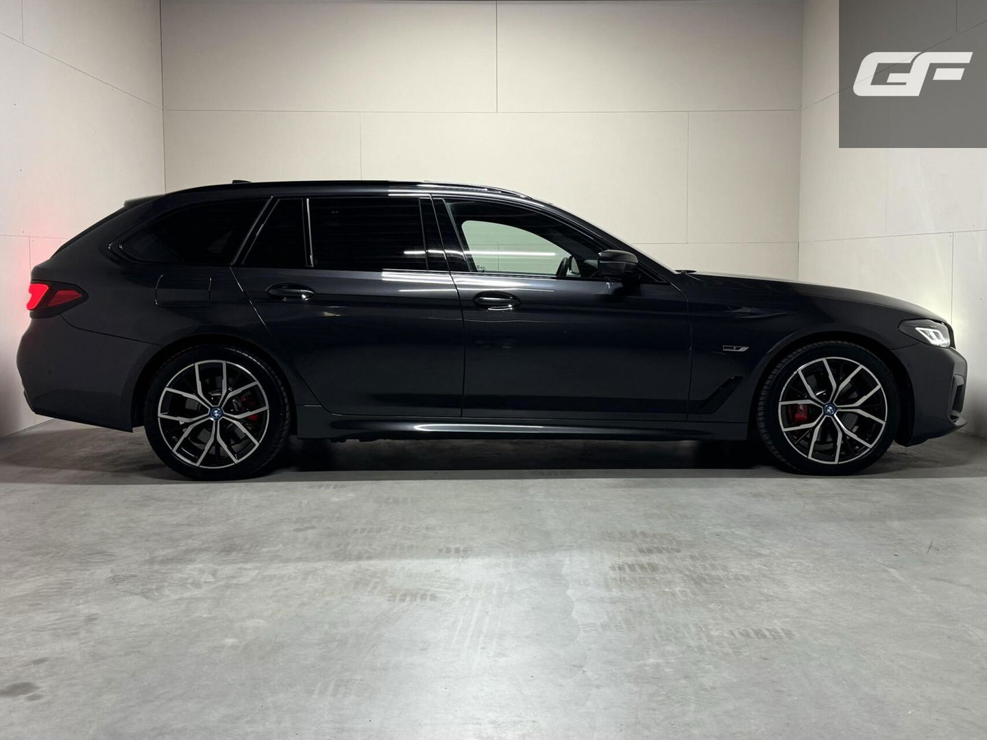 BMW 5 Serie Touring 530e M-Sport Pano Sfeer Leder Carplay Trekh.