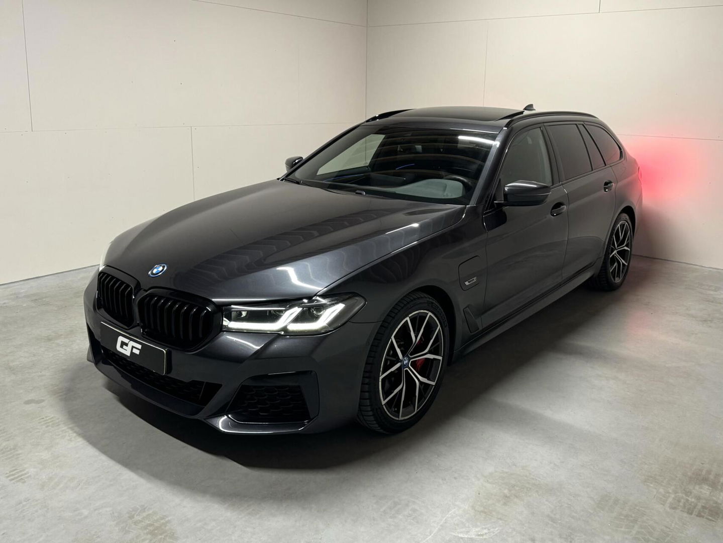 BMW 5 Serie Touring 530e M-Sport Pano Sfeer Leder Carplay Trekh.