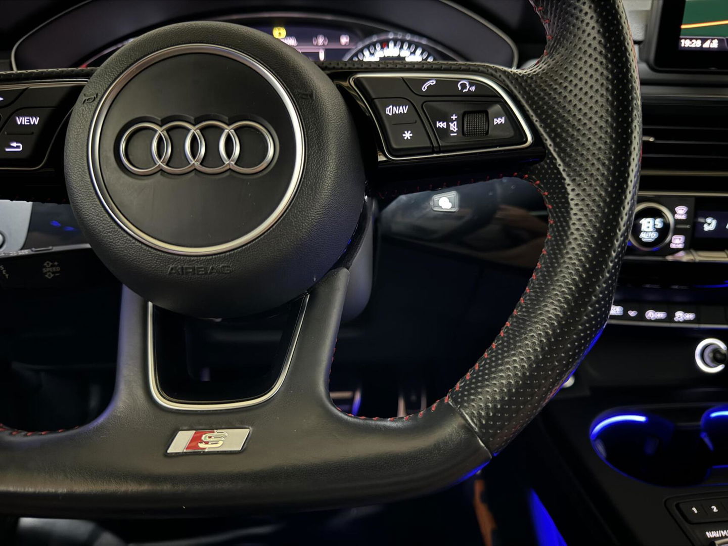 Audi A4 Avant 1.4 TFSI S-Line Black Edition CarPlay Leer Sfeer Trekh. NAP