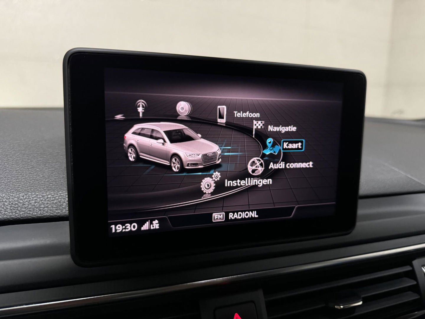 Audi A4 Avant 1.4 TFSI S-Line Black Edition CarPlay Leer Sfeer Trekh. NAP