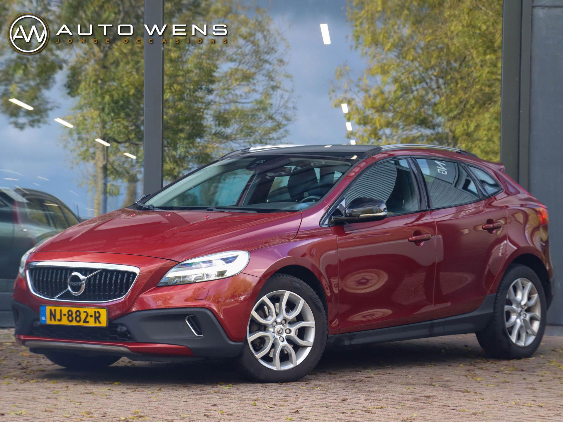 Volvo V40 Cross Country 2.0 T3 Nordic+ 152PK Leder Pano Trekhaak