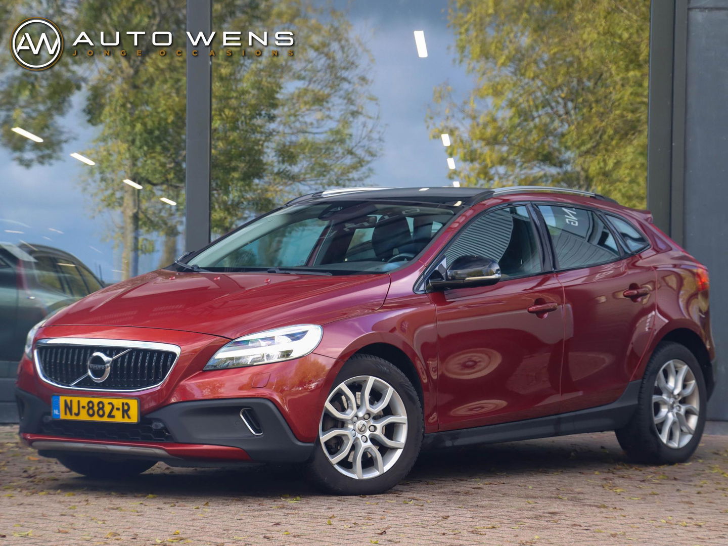 Volvo V40 Cross Country 2.0 T3 Nordic+ 152PK Leder Pano Trekhaak
