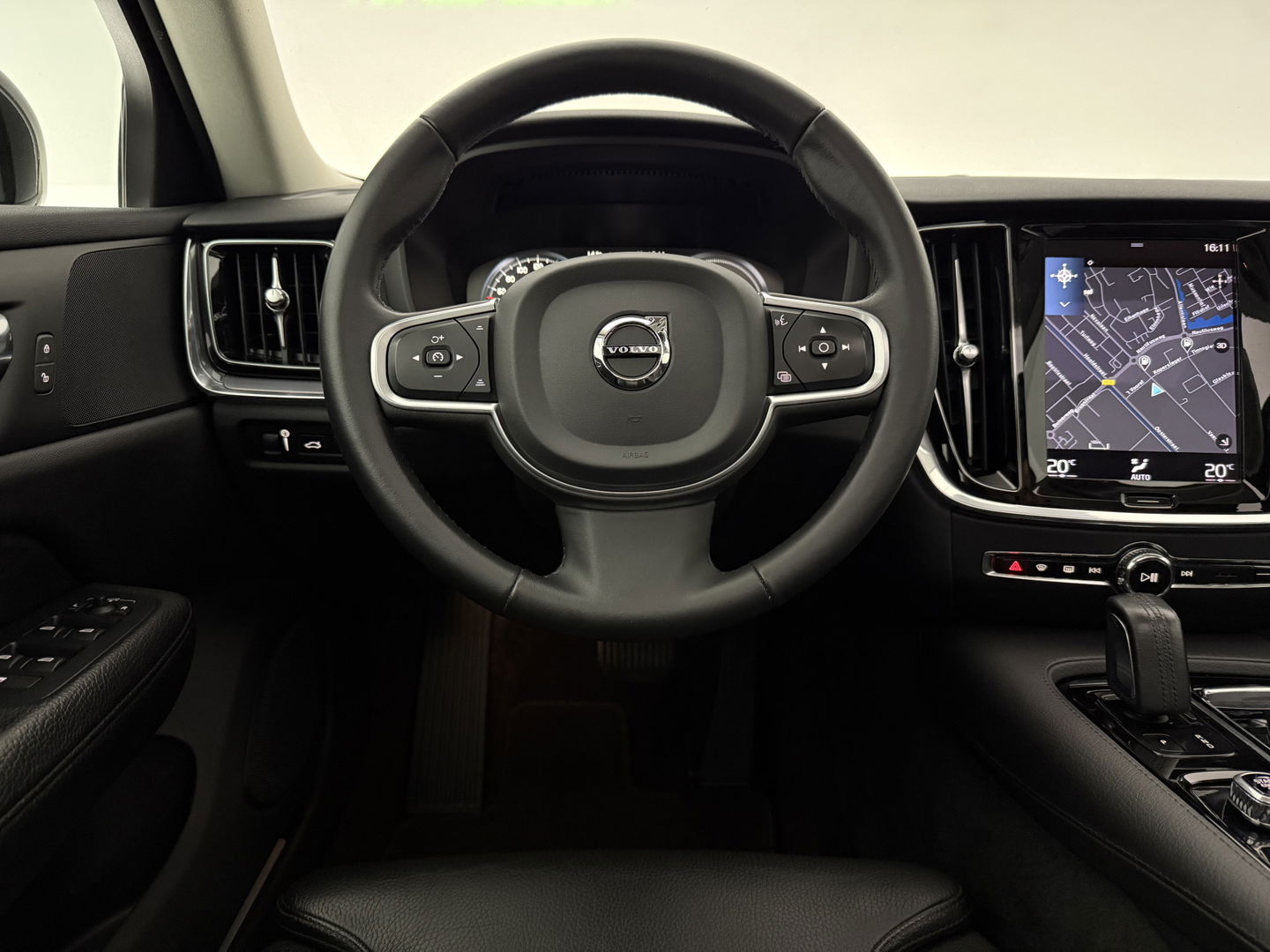 Volvo V60 2.0 T6 Recharge AWD 340PK R-Design | Pano | Virtual | Camera | Carplay | Leder | Trekh. | Cruise | Keyless