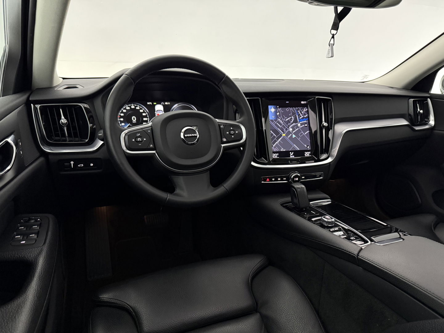 Volvo V60 2.0 T6 Recharge AWD 340PK R-Design | Pano | Virtual | Camera | Carplay | Leder | Trekh. | Cruise | Keyless
