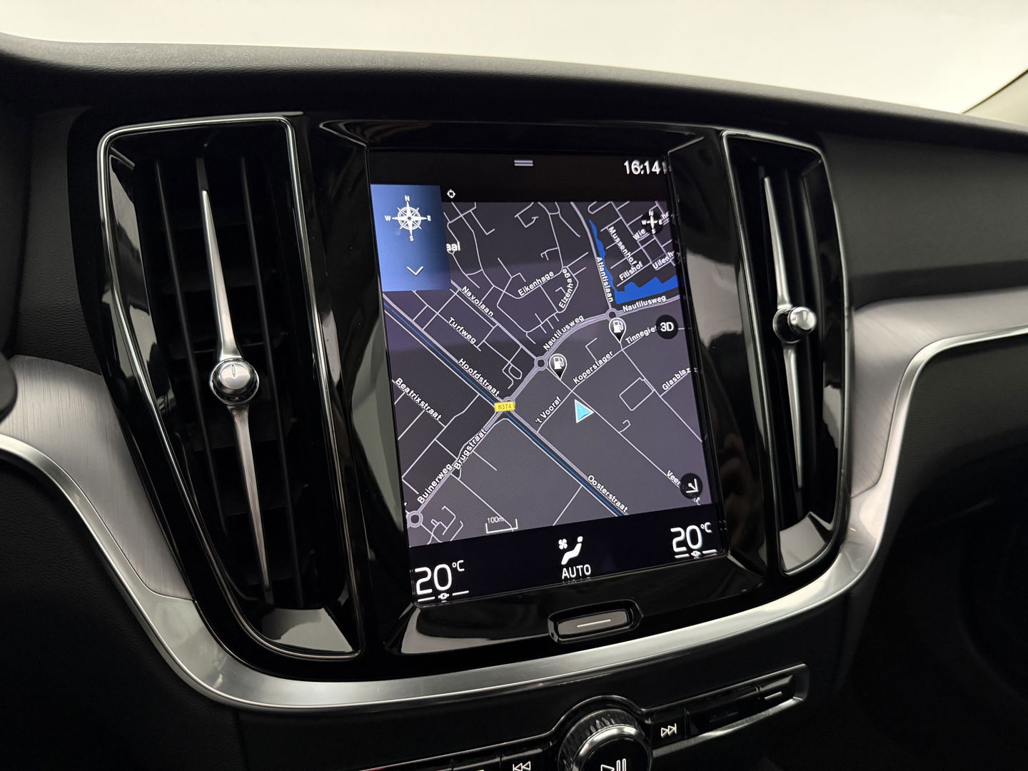 Volvo V60 2.0 T6 Recharge AWD 340PK R-Design | Pano | Virtual | Camera | Carplay | Leder | Trekh. | Cruise | Keyless