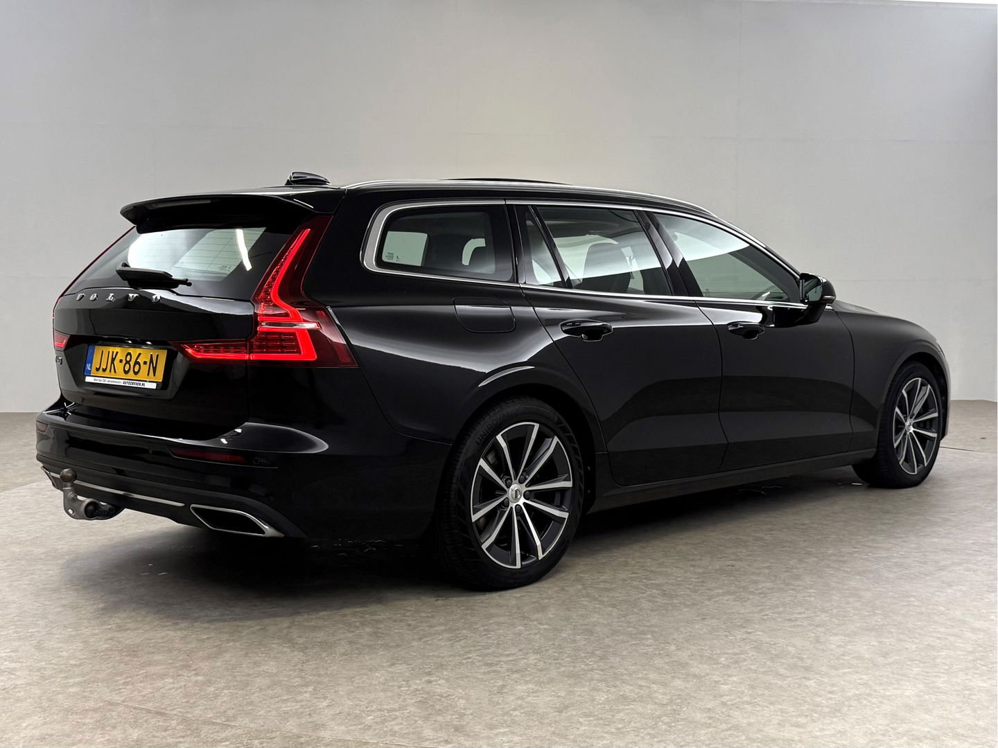 Volvo V60 2.0 T6 Recharge AWD 340PK R-Design | Pano | Virtual | Camera | Carplay | Leder | Trekh. | Cruise | Keyless