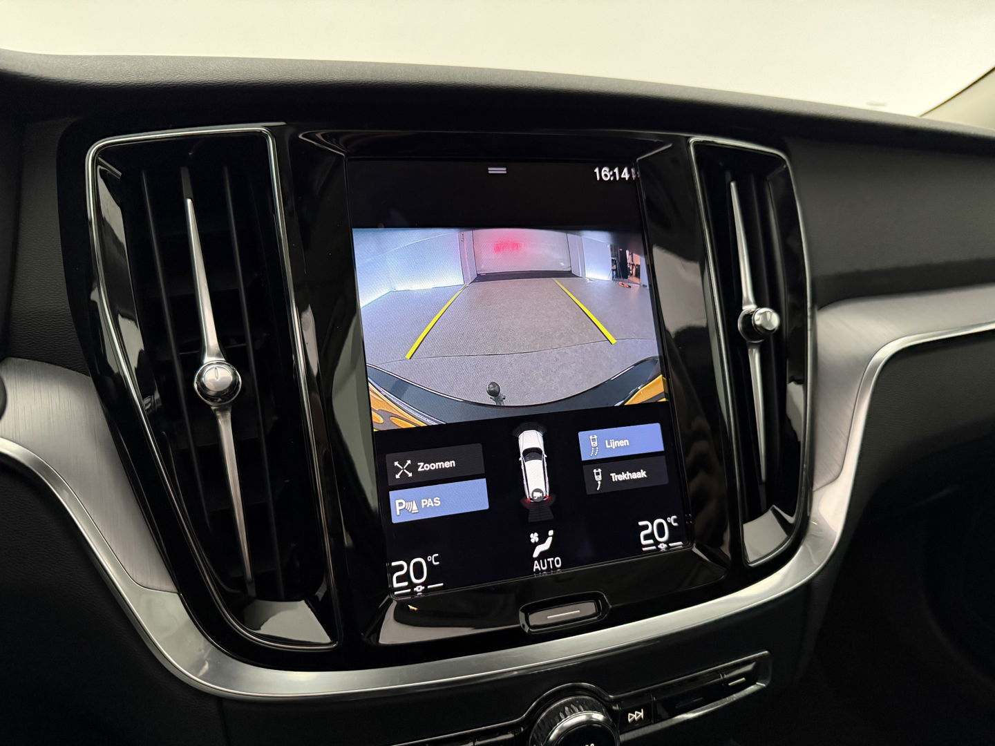 Volvo V60 2.0 T6 Recharge AWD 340PK R-Design | Pano | Virtual | Camera | Carplay | Leder | Trekh. | Cruise | Keyless