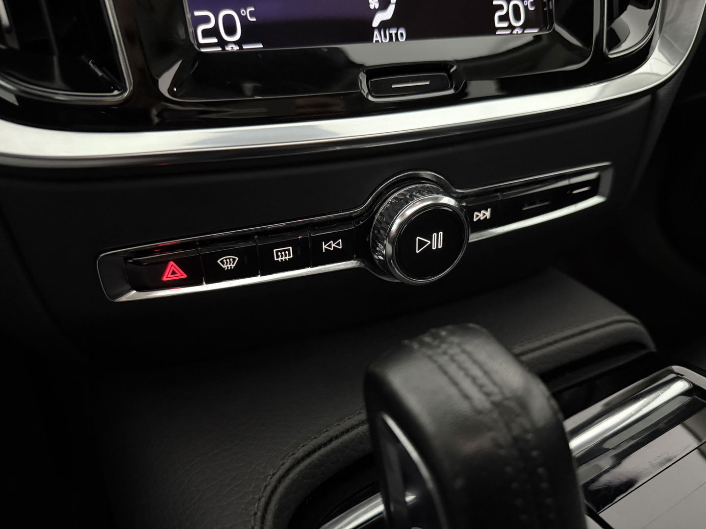 Volvo V60 2.0 T6 Recharge AWD 340PK R-Design | Pano | Virtual | Camera | Carplay | Leder | Trekh. | Cruise | Keyless