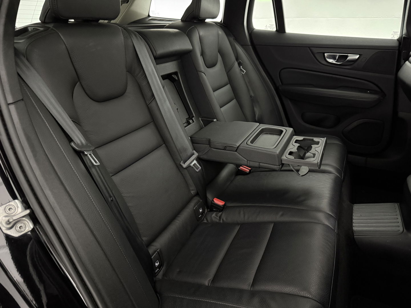 Volvo V60 2.0 T6 Recharge AWD 340PK R-Design | Pano | Virtual | Camera | Carplay | Leder | Trekh. | Cruise | Keyless