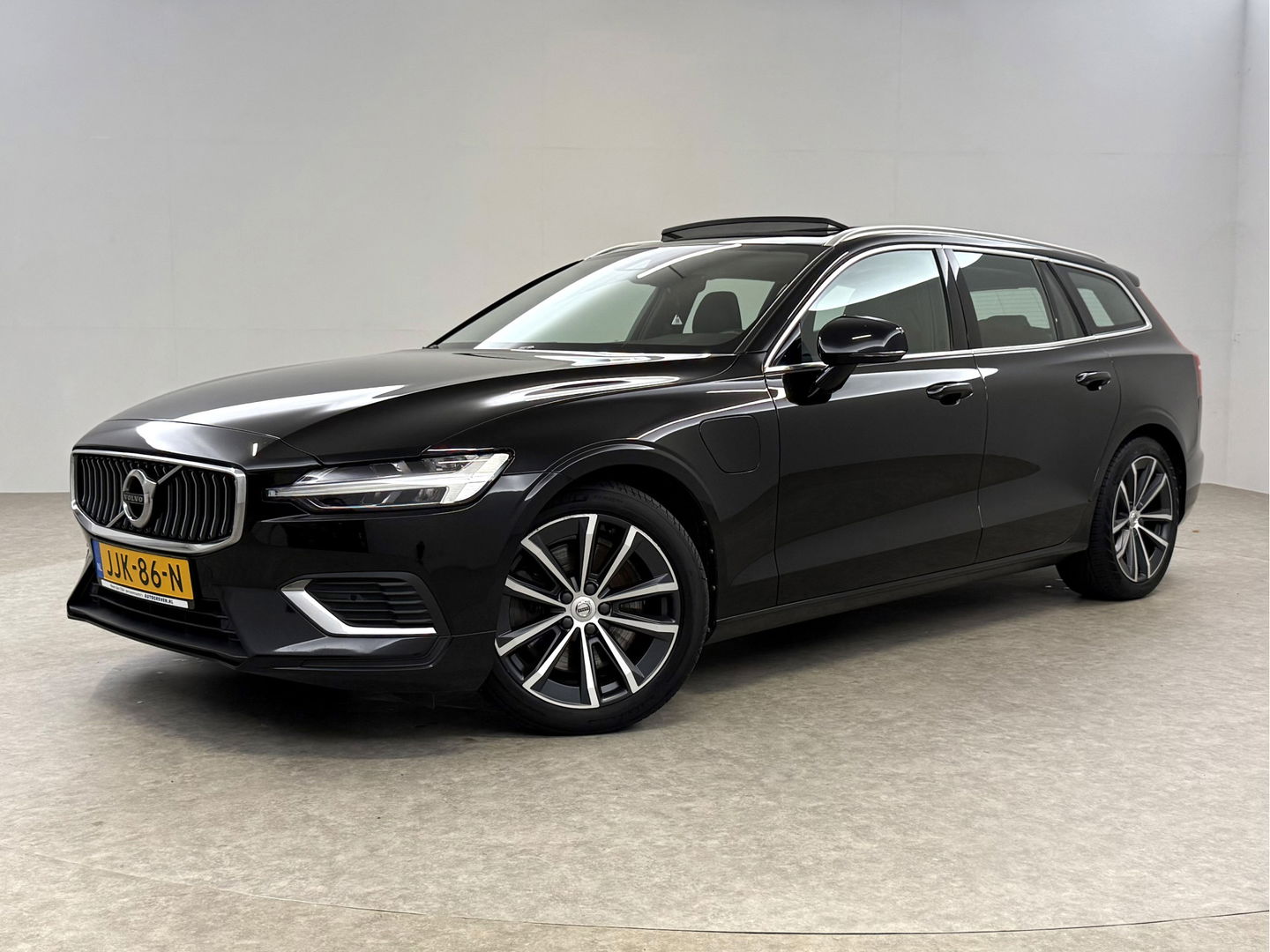 Volvo V60 2.0 T6 Recharge AWD 340PK R-Design | Pano | Virtual | Camera | Carplay | Leder | Trekh. | Cruise | Keyless