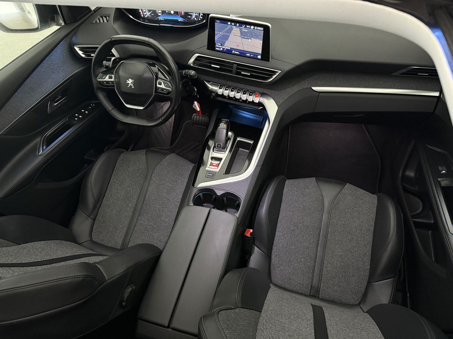 Peugeot 5008 1.2 PureTech Crossway | 7p | Pano | Sfeerverl. | 360° | Virtual | Carplay | Cruise | NAP