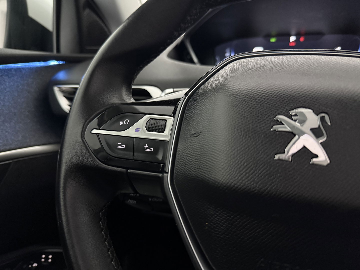 Peugeot 5008 1.2 PureTech Crossway | 7p | Pano | Sfeerverl. | 360° | Virtual | Carplay | Cruise | NAP