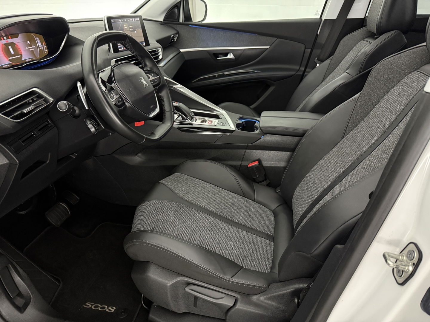 Peugeot 5008 1.2 PureTech Crossway | 7p | Pano | Sfeerverl. | 360° | Virtual | Carplay | Cruise | NAP