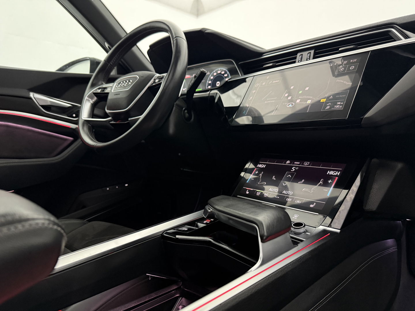 Audi e-tron 50 quattro S-Line 71 kWh | Pano | B&O | Sfeerverl. | Virtual | Memory | Camera | Carplay | Adaptive Cruise | NAP