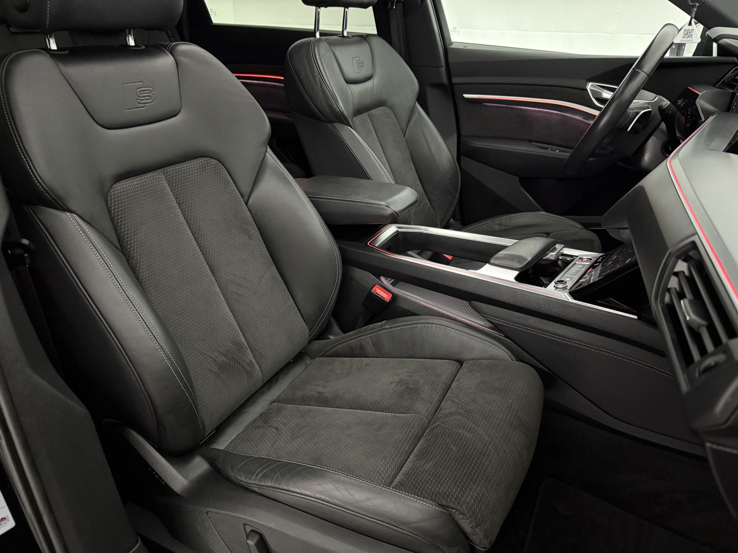 Audi e-tron 50 quattro S-Line 71 kWh | Pano | B&O | Sfeerverl. | Virtual | Memory | Camera | Carplay | Adaptive Cruise | NAP