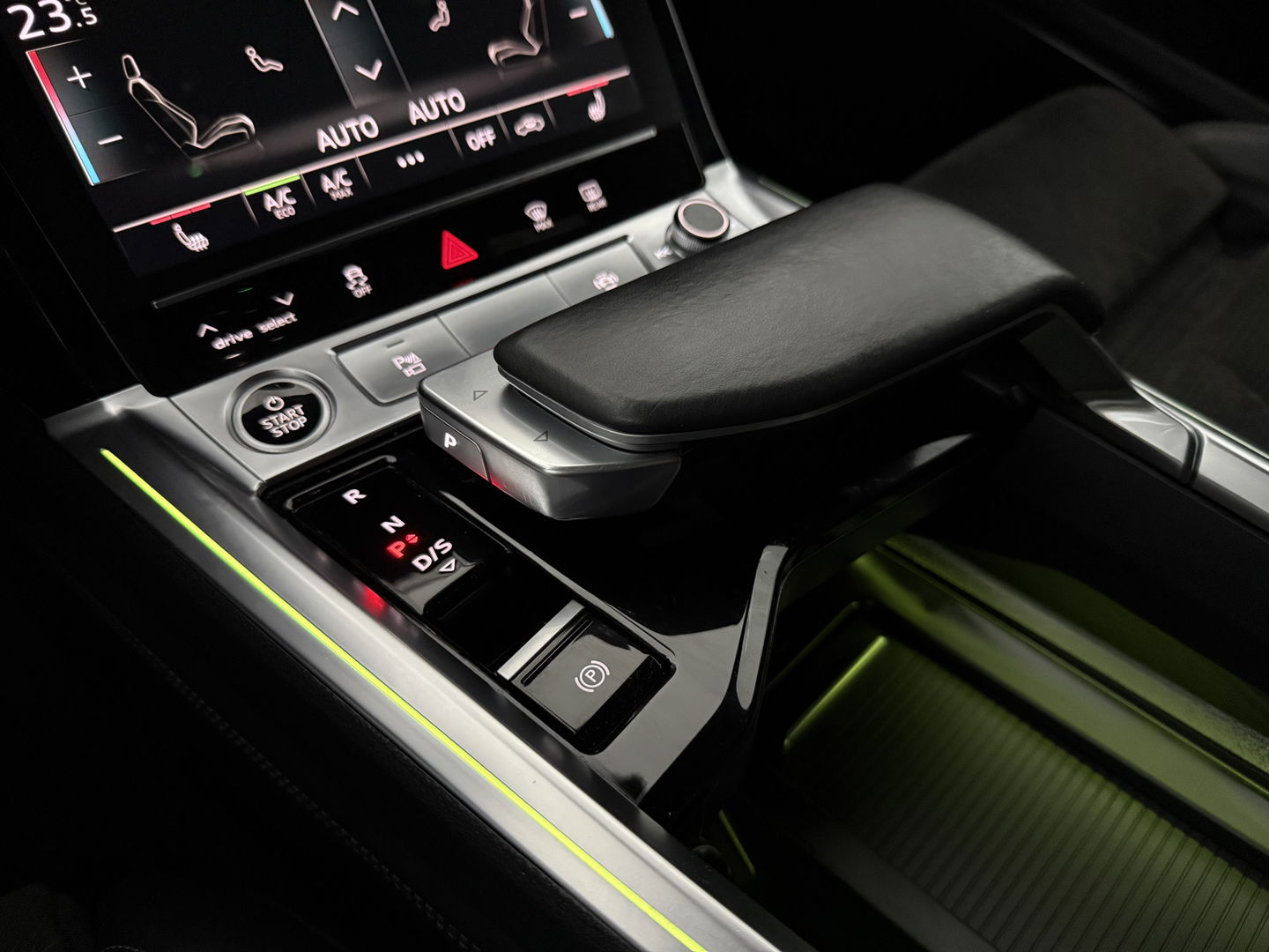 Audi e-tron 50 quattro S-Line 71 kWh | Pano | B&O | Sfeerverl. | Virtual | Memory | Camera | Carplay | Adaptive Cruise | NAP