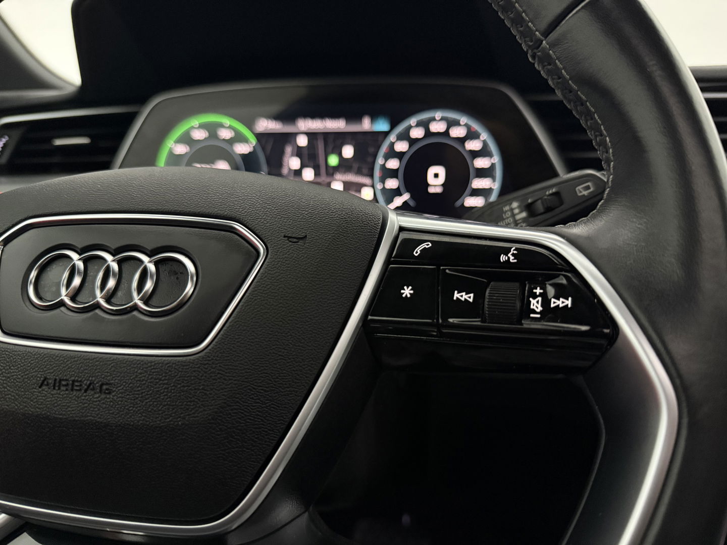 Audi e-tron 50 quattro S-Line 71 kWh | Pano | B&O | Sfeerverl. | Virtual | Memory | Camera | Carplay | Adaptive Cruise | NAP