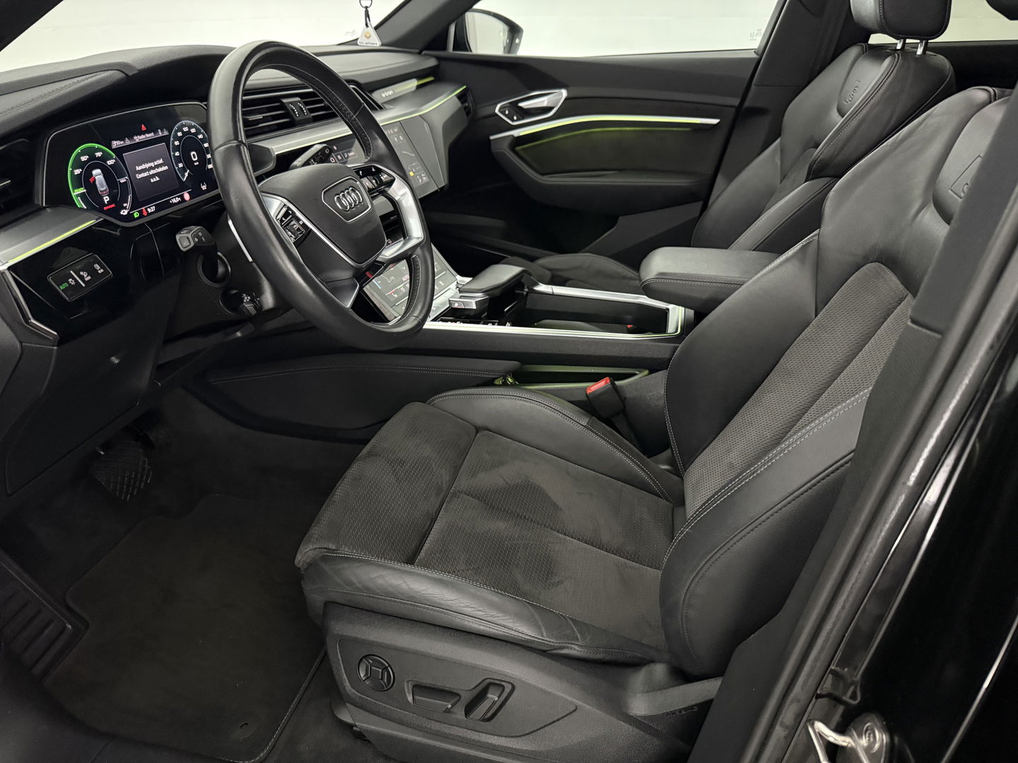 Audi e-tron 50 quattro S-Line 71 kWh | Pano | B&O | Sfeerverl. | Virtual | Memory | Camera | Carplay | Adaptive Cruise | NAP