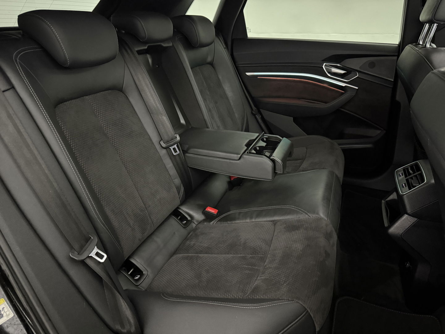 Audi e-tron 50 quattro S-Line 71 kWh | Pano | B&O | Sfeerverl. | Virtual | Memory | Camera | Carplay | Adaptive Cruise | NAP