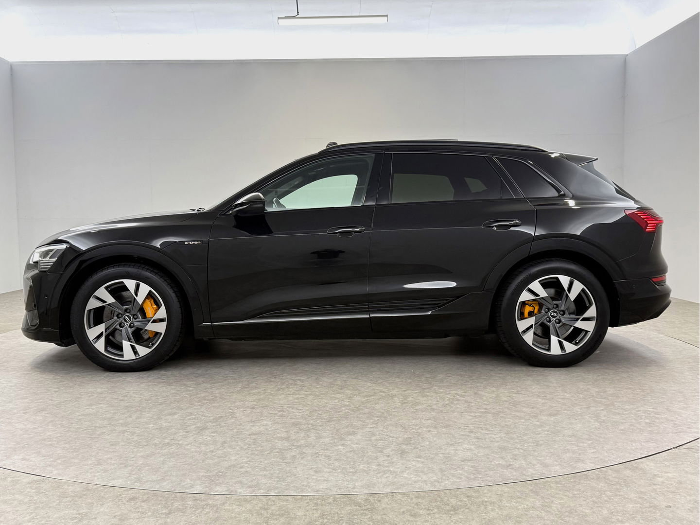 Audi e-tron 50 quattro S-Line 71 kWh | Pano | B&O | Sfeerverl. | Virtual | Memory | Camera | Carplay | Adaptive Cruise | NAP