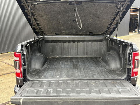 Dodge Ram Pick-Up 1500 5.7 V8 4x4 Crew Cab 5'7 Limited | Klep in Uitlaat | GROOT SCHERM | DIEP BLAUW | GEWELDIGE VOLLE UITVOERING