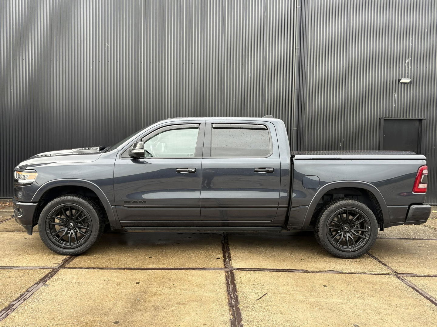 Dodge Ram Pick-Up 1500 5.7 V8 4x4 Crew Cab 5'7 Limited | Klep in Uitlaat | GROOT SCHERM | DIEP BLAUW | GEWELDIGE VOLLE UITVOERING