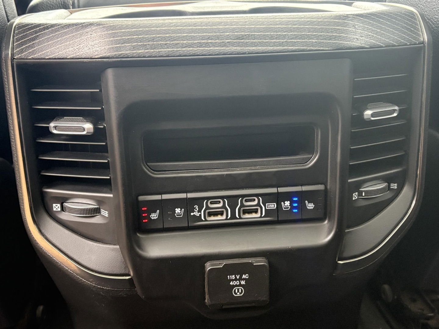 Dodge Ram Pick-Up 1500 5.7 V8 4x4 Crew Cab 5'7 Limited | Klep in Uitlaat | GROOT SCHERM | DIEP BLAUW | GEWELDIGE VOLLE UITVOERING