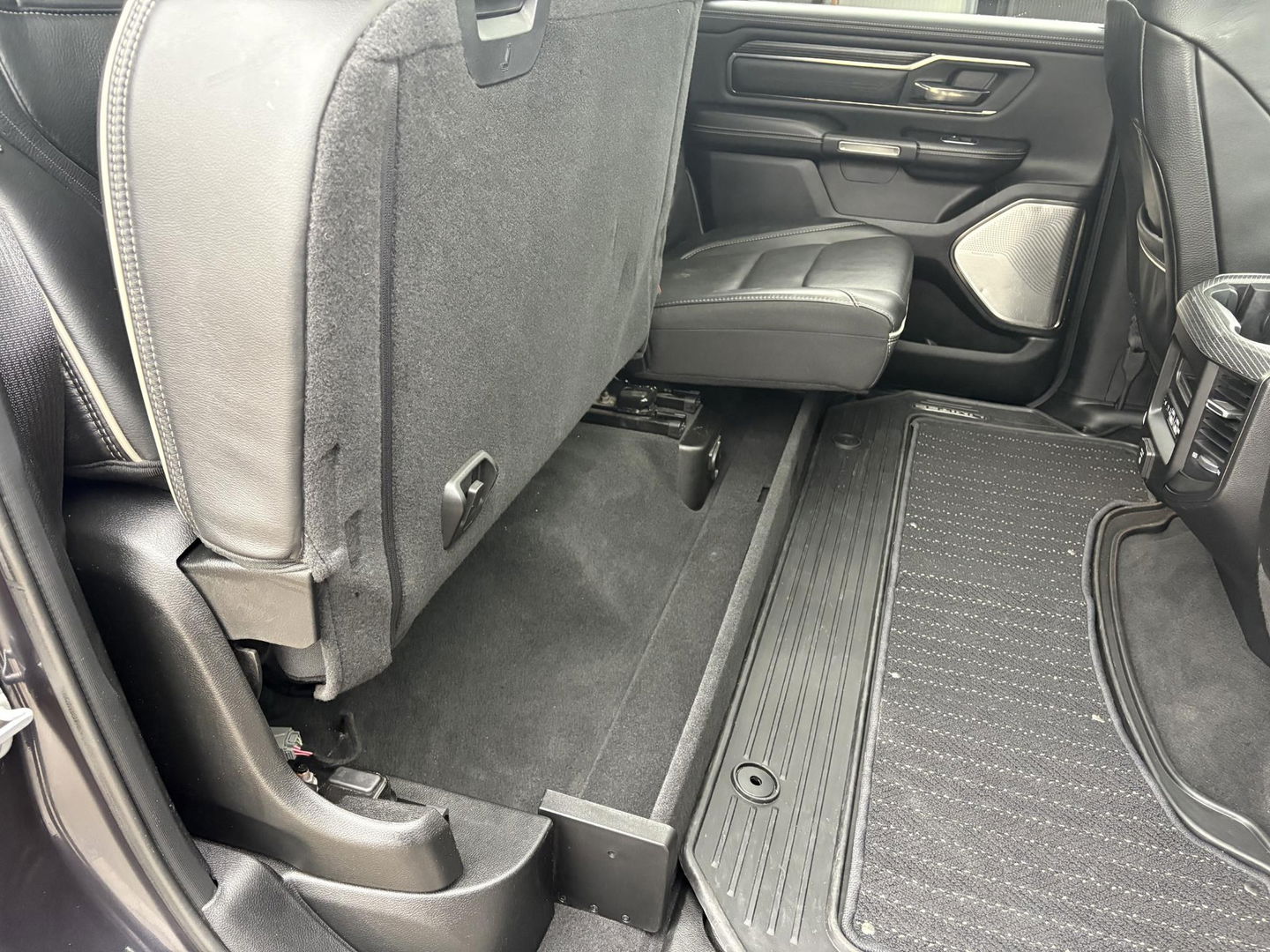 Dodge Ram Pick-Up 1500 5.7 V8 4x4 Crew Cab 5'7 Limited | Klep in Uitlaat | GROOT SCHERM | DIEP BLAUW | GEWELDIGE VOLLE UITVOERING