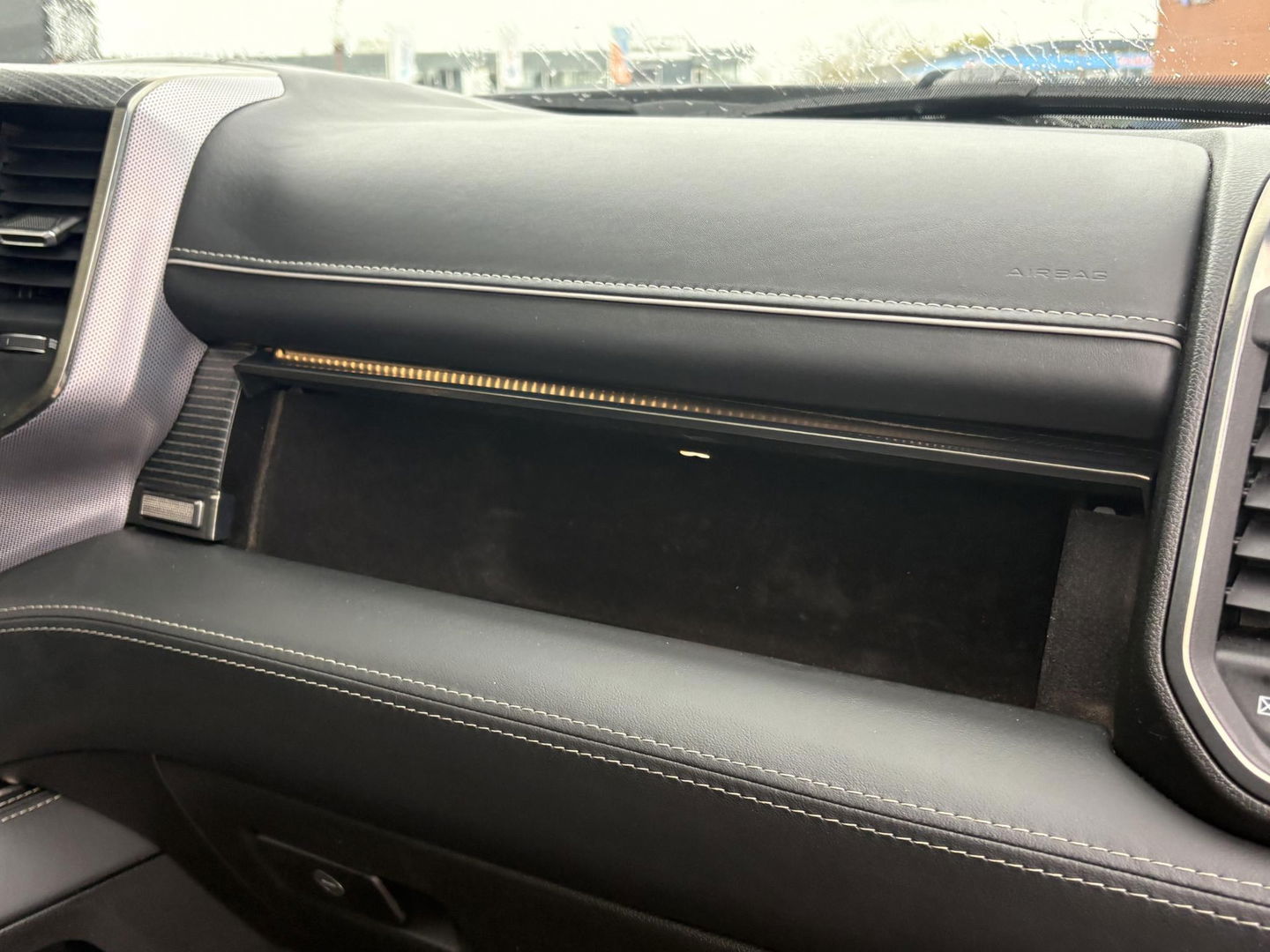 Dodge Ram Pick-Up 1500 5.7 V8 4x4 Crew Cab 5'7 Limited | Klep in Uitlaat | GROOT SCHERM | DIEP BLAUW | GEWELDIGE VOLLE UITVOERING