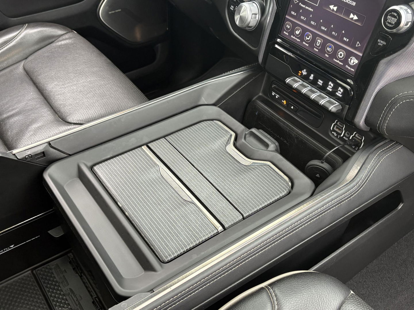 Dodge Ram Pick-Up 1500 5.7 V8 4x4 Crew Cab 5'7 Limited | Klep in Uitlaat | GROOT SCHERM | DIEP BLAUW | GEWELDIGE VOLLE UITVOERING