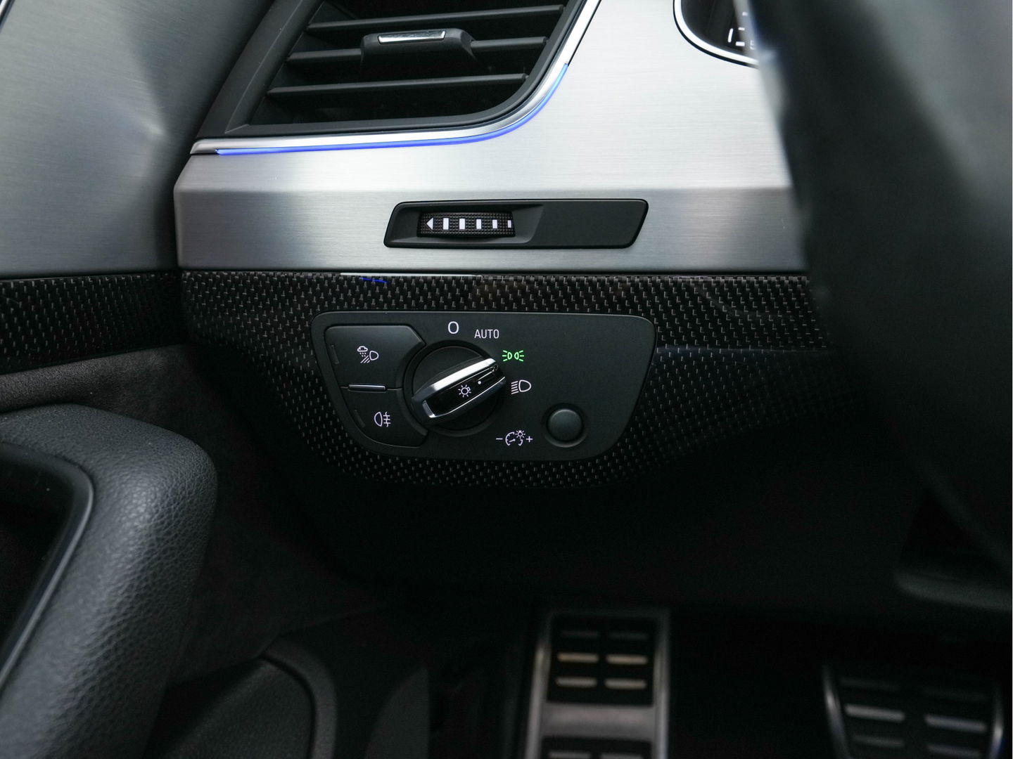 Audi SQ7 4.0 TDI Quattro Pro Line + Aut. *PANO | LUXURY-LEATHER | FULL-LED | DIGI-COCKPIT | BOSE-SOUND | KEYLESS | CAMERA | NAVI-FULLMAP | HEATED/VENTILATED-COMFORTSEATS | SHIFT-PADDLES | CARBON-INLAY | ECC | ADAPTIVE-CRUISE |