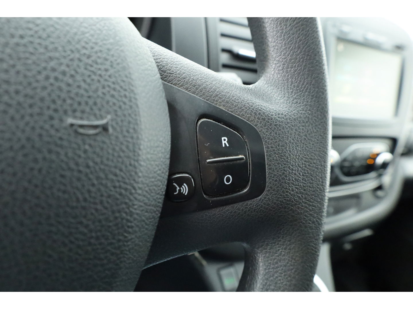 Renault Trafic 2.0 dCi 120pk L2H1 Business | Aut. Airco | Camera | Navi | Trekhaak