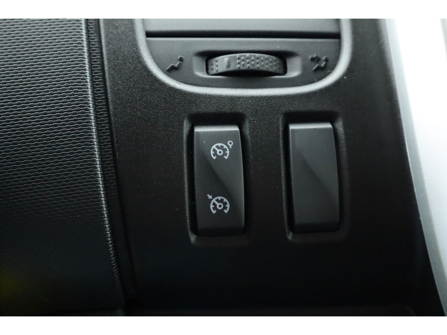 Renault Trafic 2.0 dCi 120pk L2H1 Business | Aut. Airco | Camera | Navi | Trekhaak