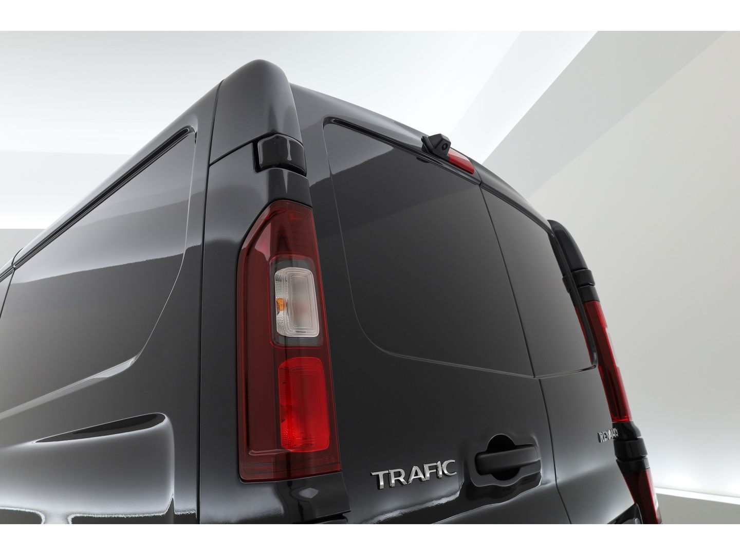 Renault Trafic 2.0 dCi 120pk L2H1 Business | Aut. Airco | Camera | Navi | Trekhaak