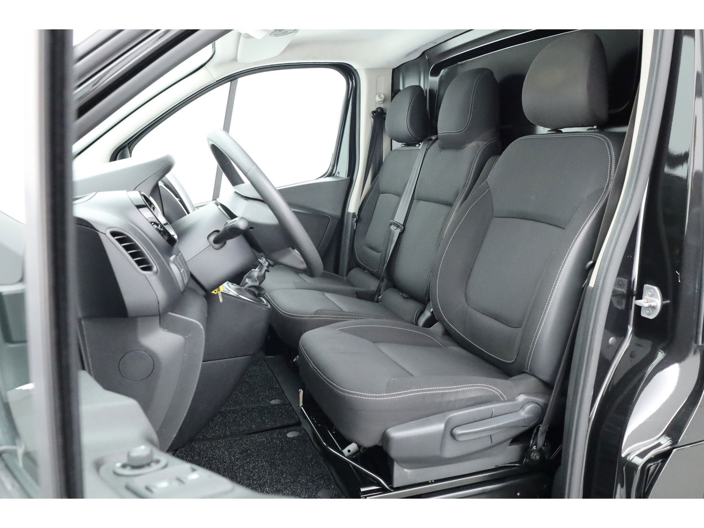 Renault Trafic 2.0 dCi 120pk L2H1 Business | Aut. Airco | Camera | Navi | Trekhaak