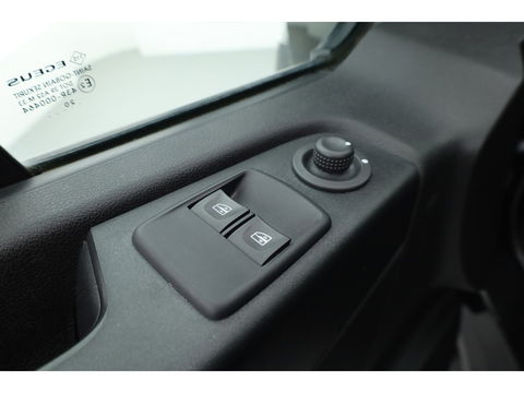 Renault Trafic 2.0 dCi 120pk L2H1 Business | Aut. Airco | Camera | Navi | Trekhaak