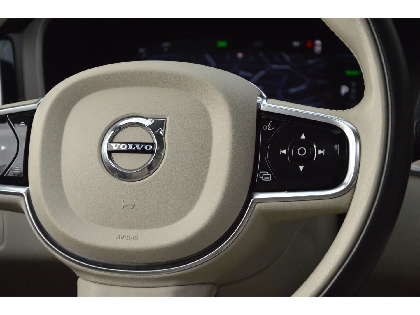 Volvo XC60 T6 Hybride AWD Inscription Long Range | Stuur + Stoel Verwarming | Camera | Panoramadak | Harman Kardon |