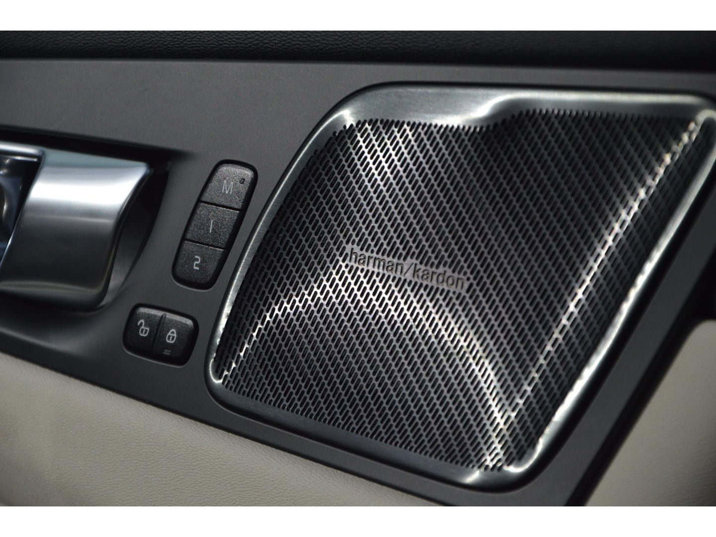 Volvo XC60 T6 Hybride AWD Inscription Long Range | Stuur + Stoel Verwarming | Camera | Panoramadak | Harman Kardon |