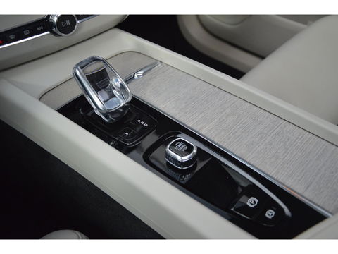 Volvo XC60 T6 Hybride AWD Inscription Long Range | Stuur + Stoel Verwarming | Camera | Panoramadak | Harman Kardon |